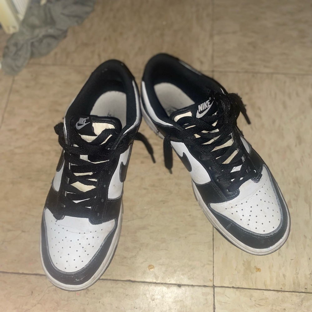 Nike Men's Classic Black and White Sneakers